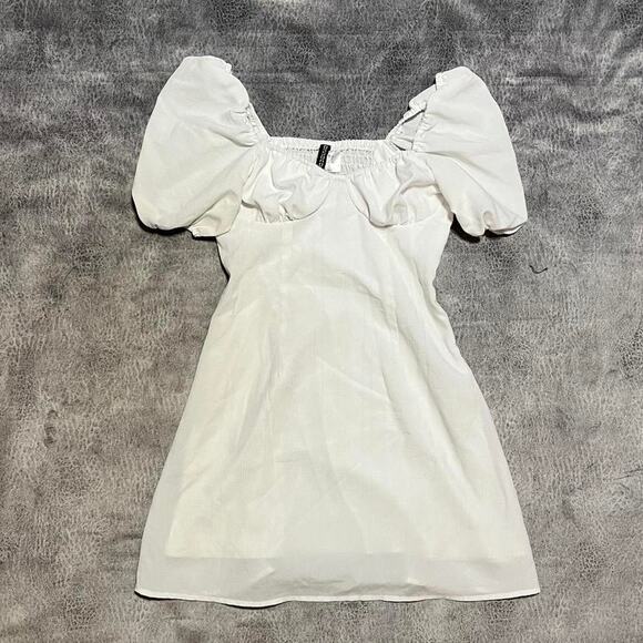 H&M Dresses & Skirts - H&m fit and flare mini dress